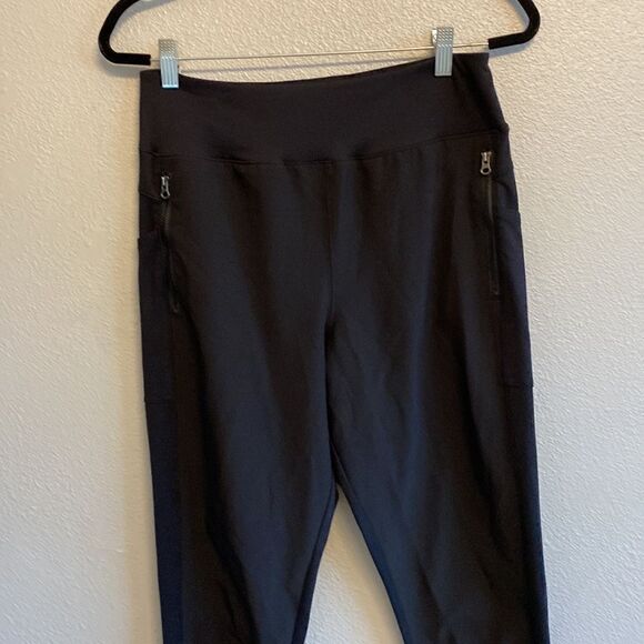 Filas- high waisted black leggings with size zipper pockets - Size large - Picture 2 of 6